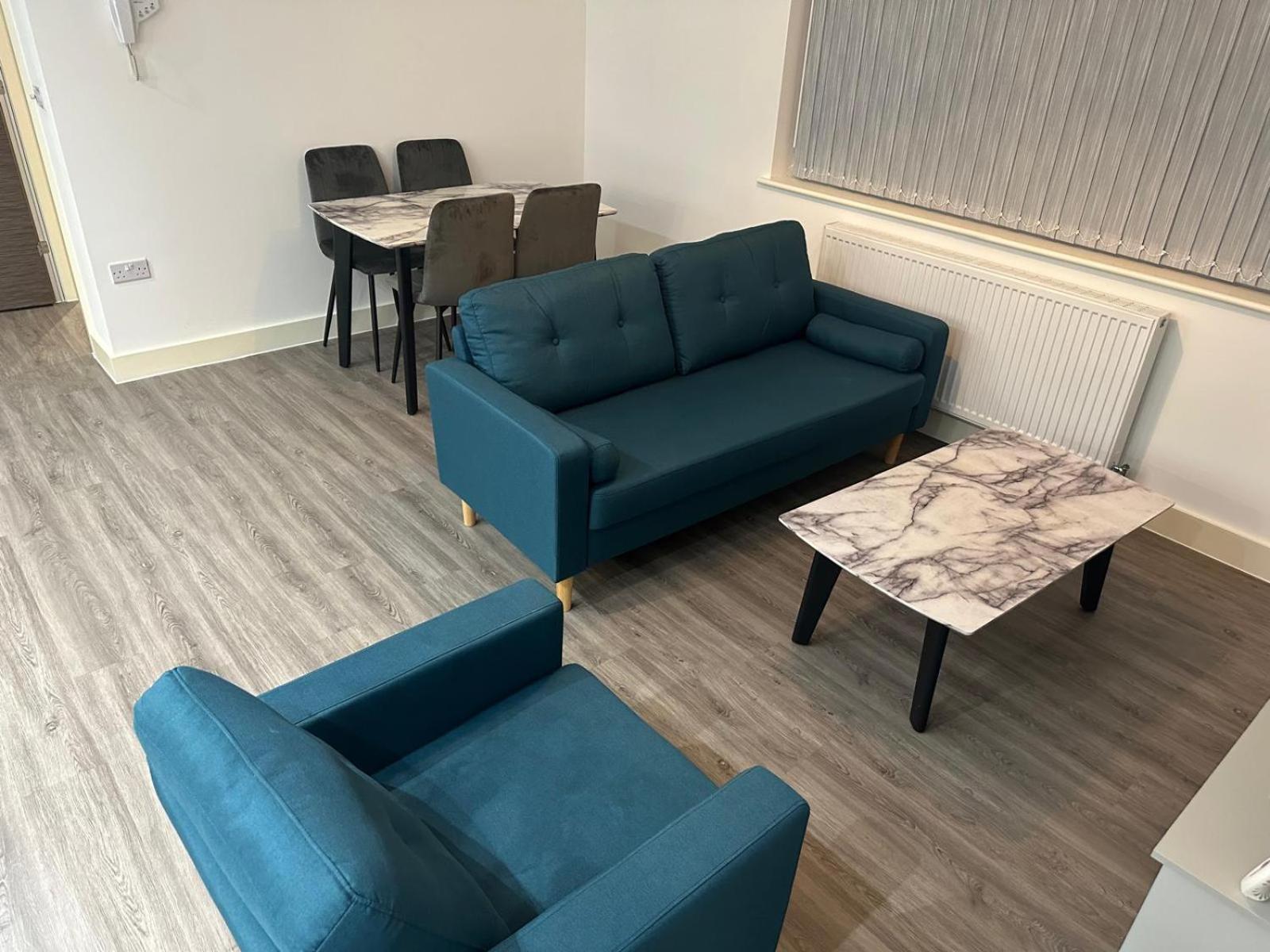 Spacious Two Bedroom * Liverpool