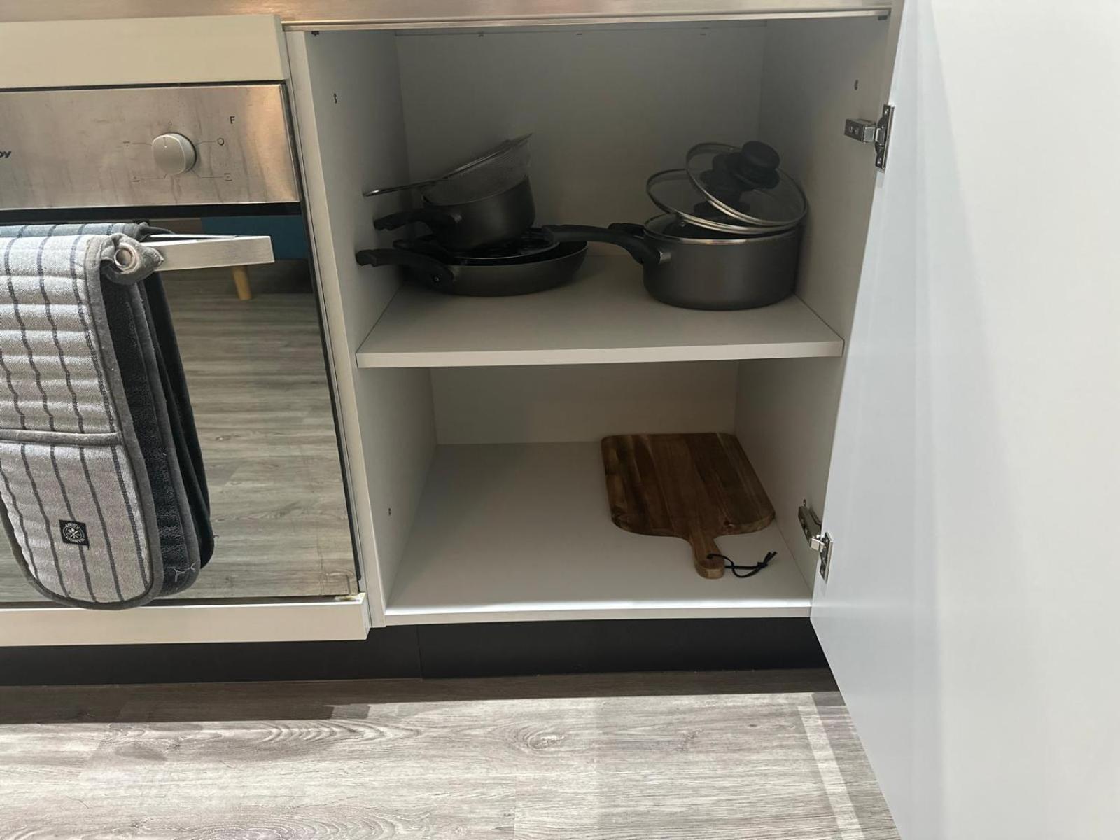 Apartment Spacious Two Bedroom *