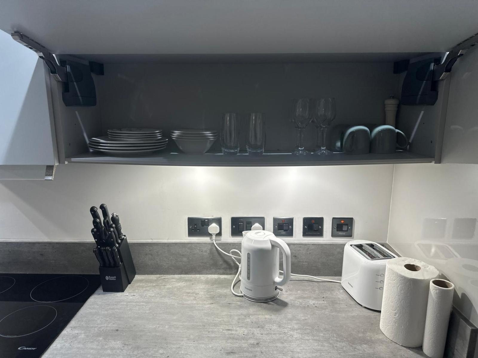 Spacious Two Bedroom Apartment *